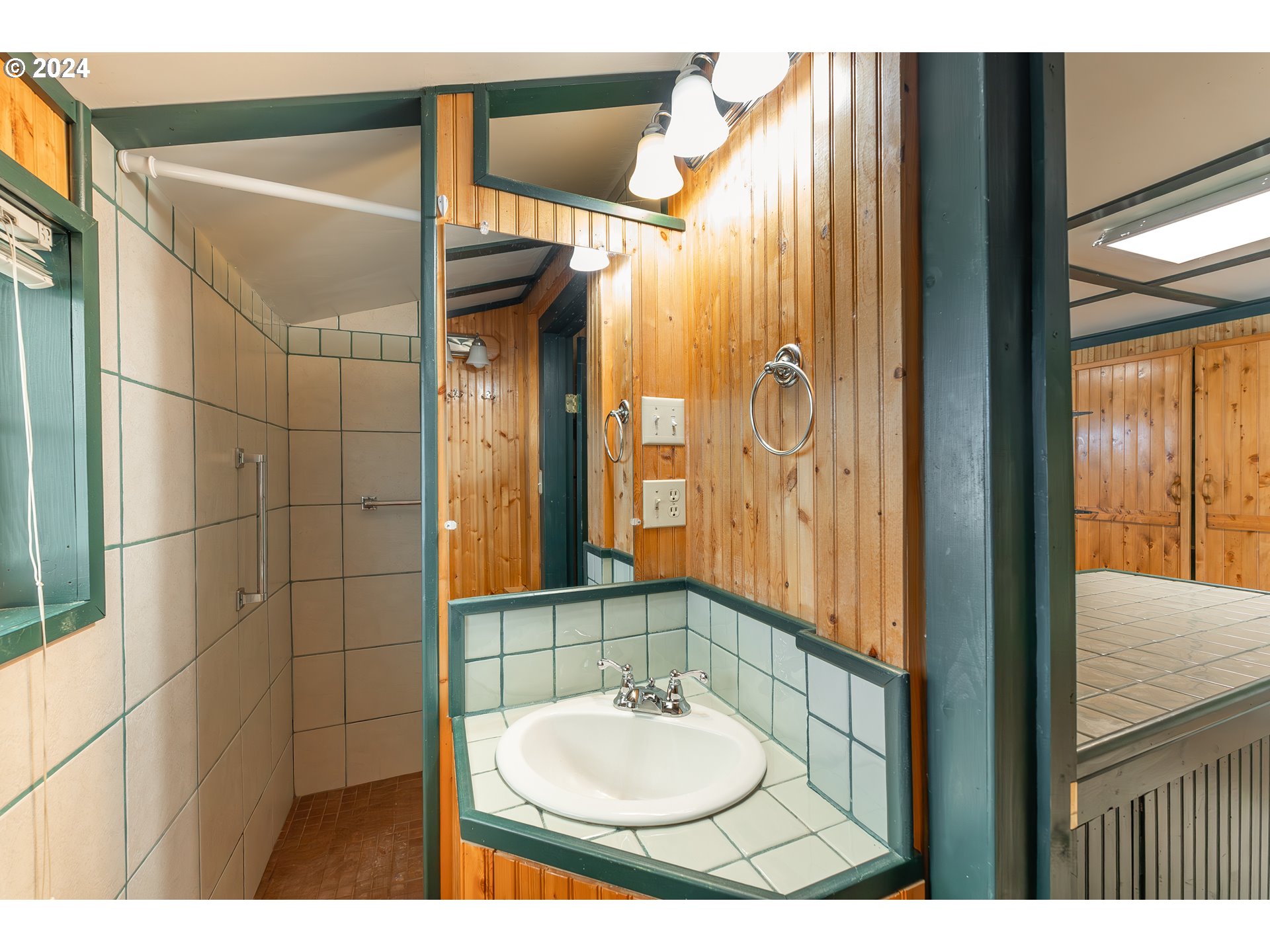 3993 Melqua Road Roseburg, OR 97471 - Photo 47 of 48 a bathroom with a sink and a mirror