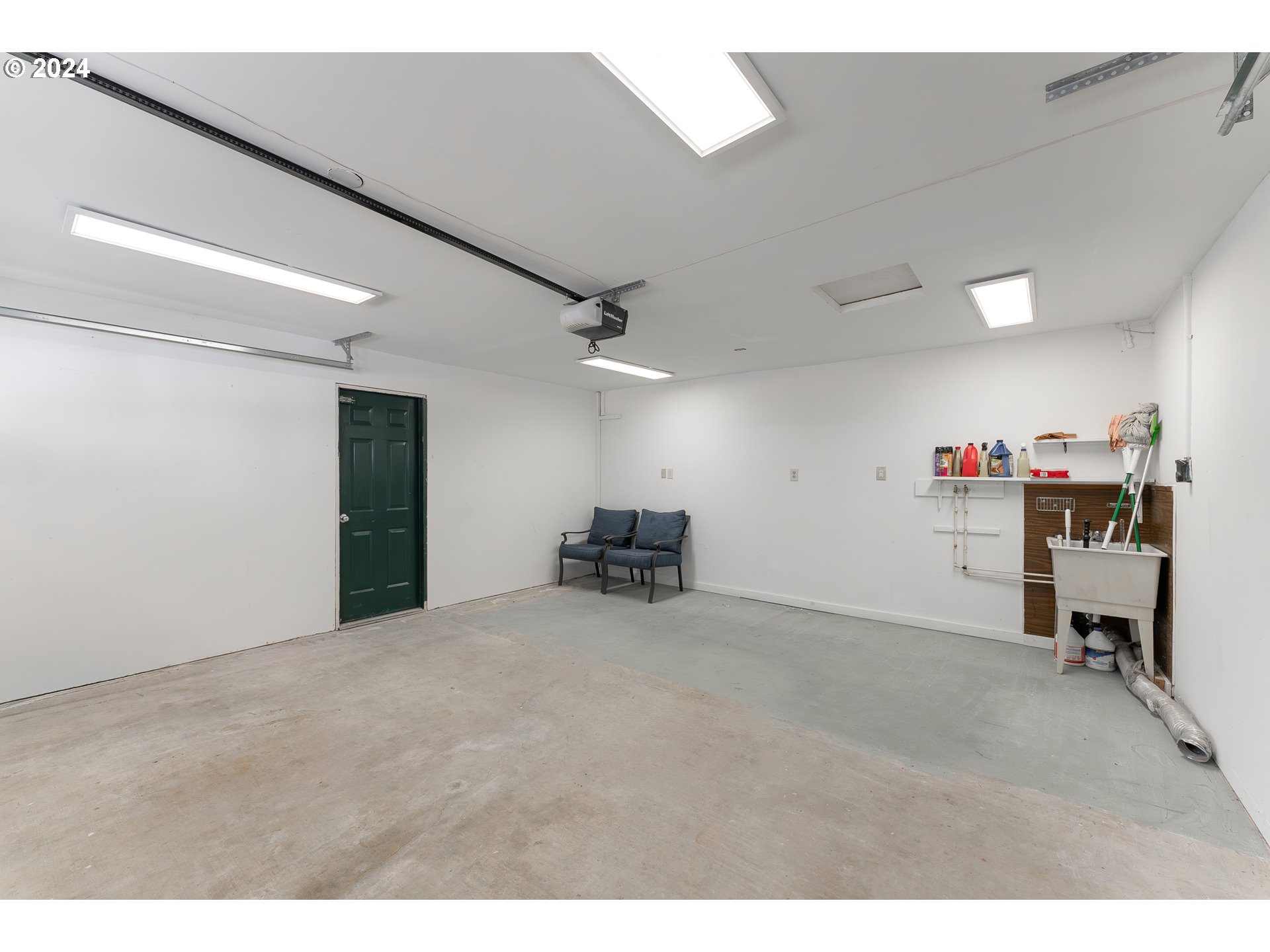 3993 Melqua Road Roseburg, OR 97471 - Photo 48 of 48 a view of a livingroom with a fireplace