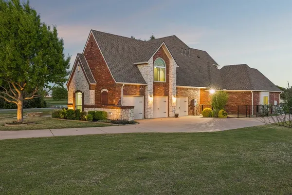 $859,900 | 6532 Gehrig Circle, Burleson, TX 76028