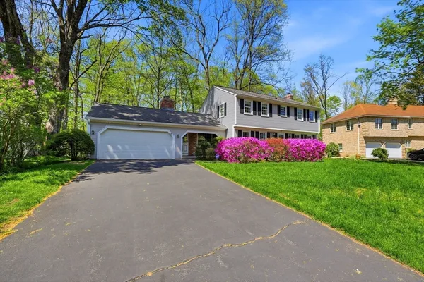 $499,900 | 291 Forest Glen, West Springfield, MA 01089