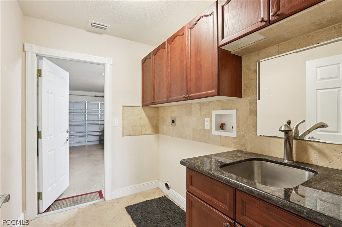 5118 Harrogate Court Naples, FL 34112 - Photo 17 of 27