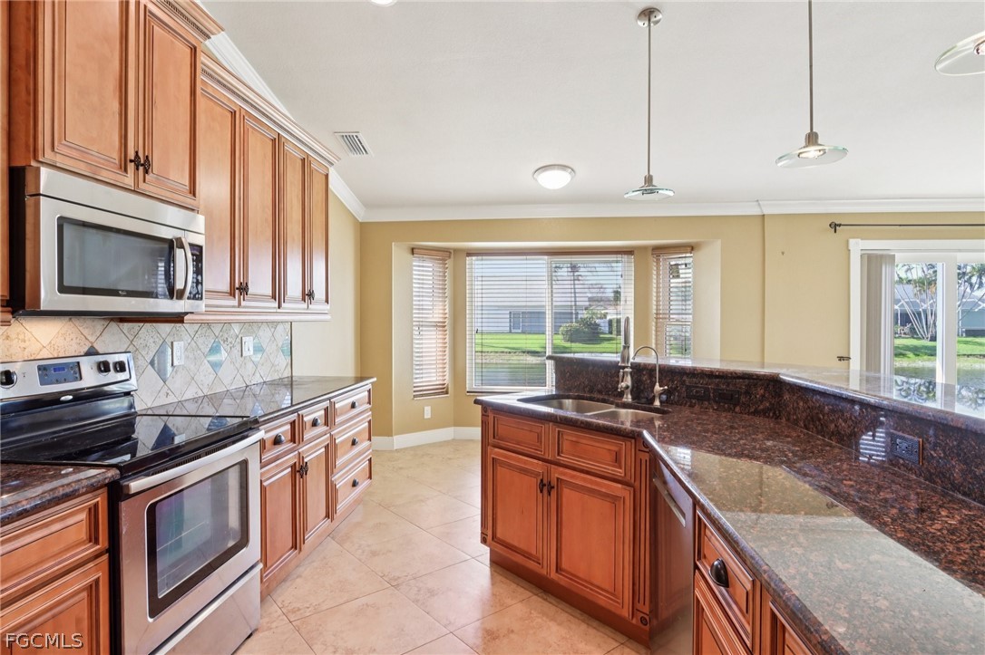 5118 Harrogate Court Naples, FL 34112 - Photo 10 of 27