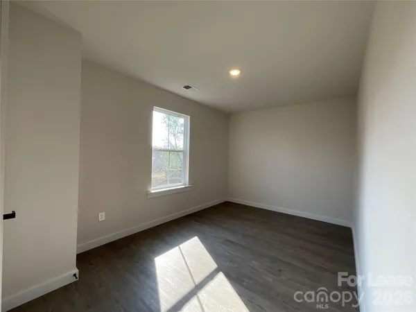 $1,675 | 128 18th St Place Northwest, Hickory, NC 28601