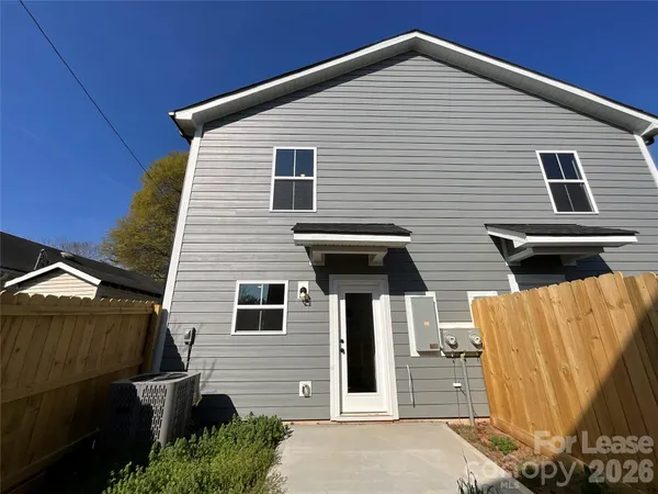 $1,675 | 128 18th St Place Northwest, Hickory, NC 28601