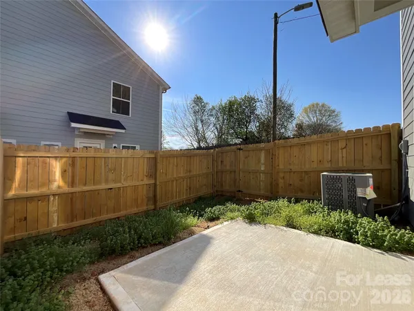 $1,675 | 128 18th St Place Northwest, Hickory, NC 28601