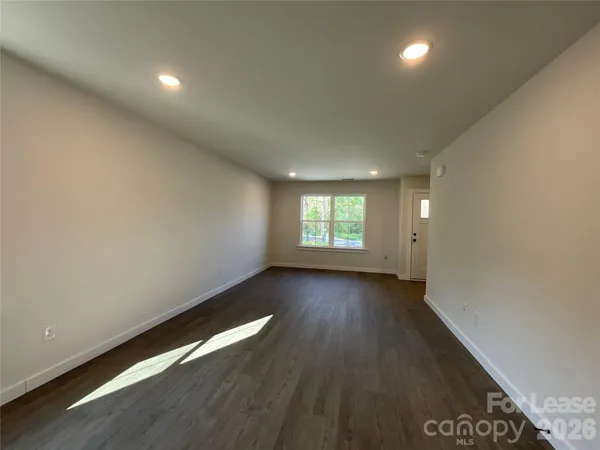 $1,675 | 128 18th St Place Northwest, Hickory, NC 28601