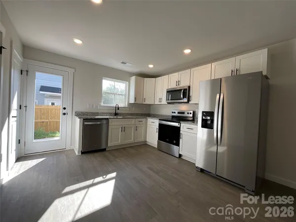 $1,675 | 128 18th St Place Northwest, Hickory, NC 28601