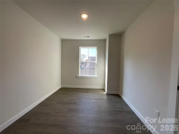 $1,675 | 128 18th St Place Northwest, Hickory, NC 28601