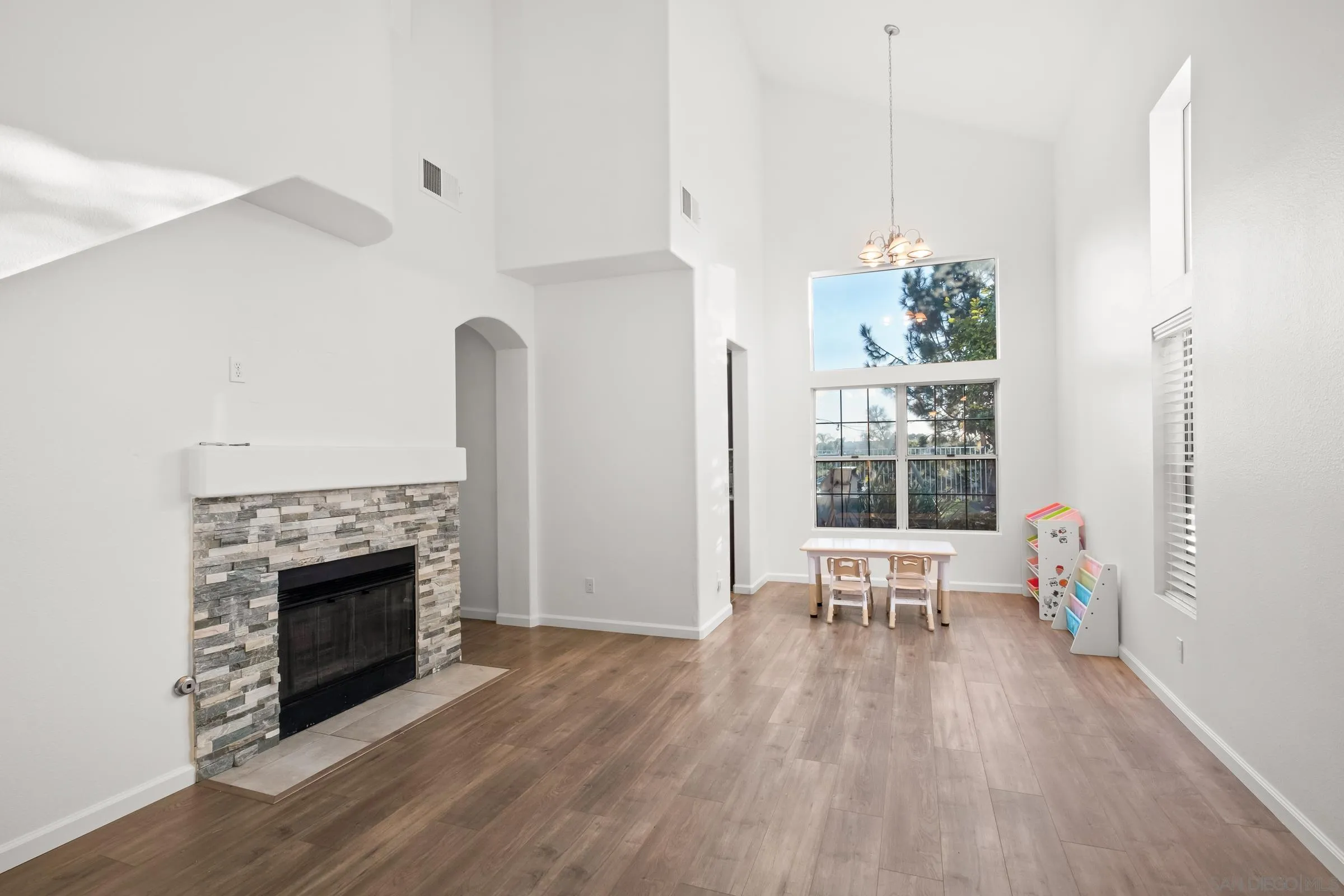 536 Kiley Road Chula Vista, CA 91910 - Photo 21 of 46 an empty room with furniture and a fireplace