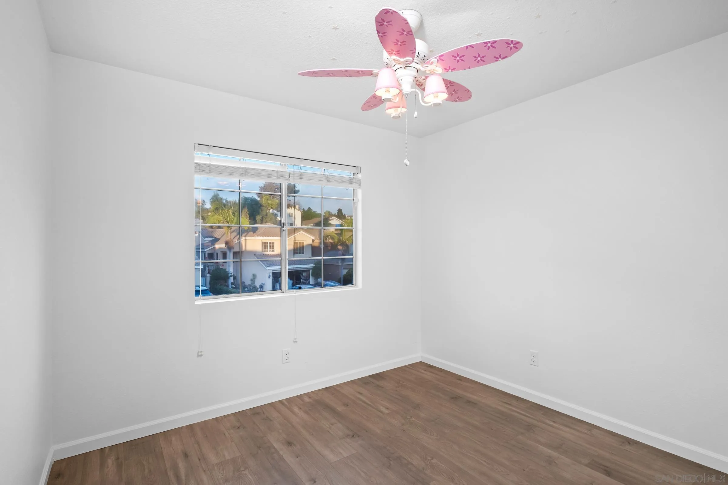 536 Kiley Road Chula Vista, CA 91910 - Photo 25 of 46 an empty room with a window