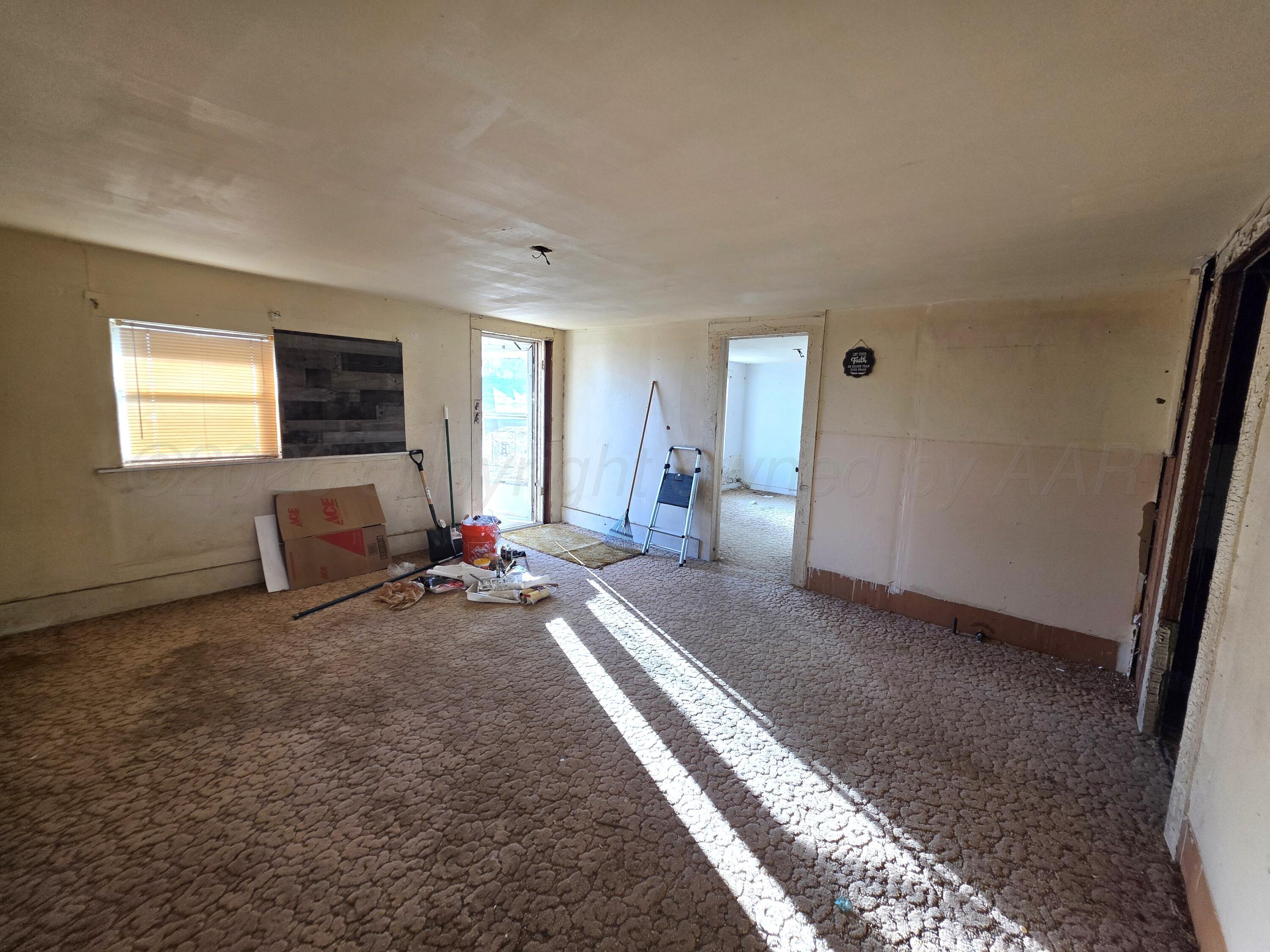 919 Main Street McLean, TX 79057 - Photo 3 of 9 Living Room