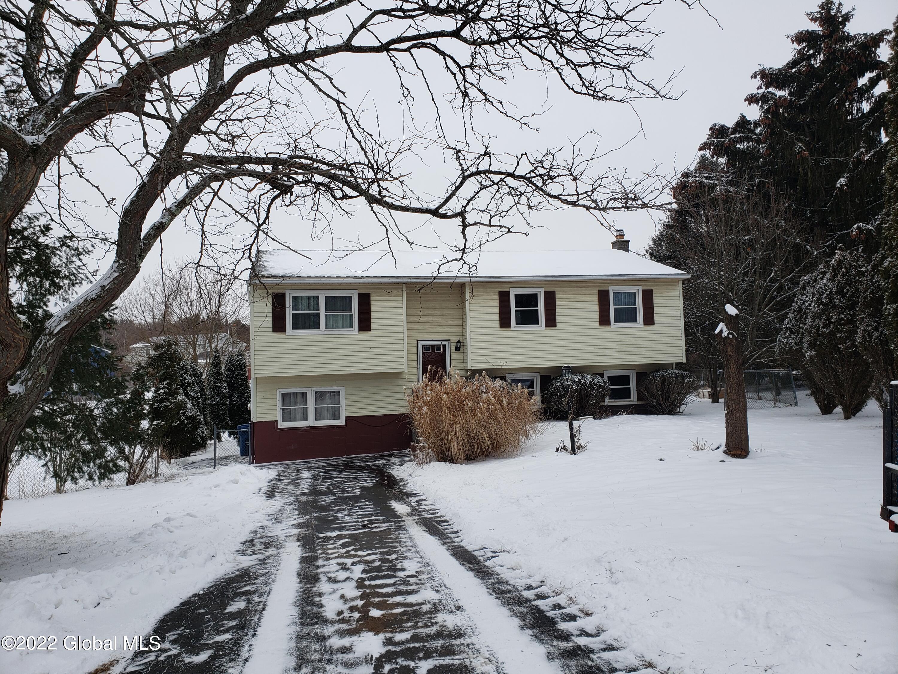 5 Ruth Court Colonie, NY 12189 - Photo 2 of 20 20220129_140517
