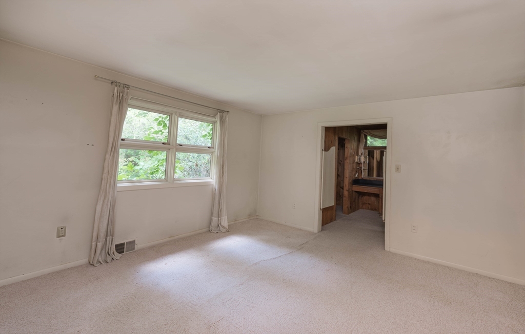 56 Carleton Road Millbury, MA 01527 - Photo 20 of 39 Gallery Image 20