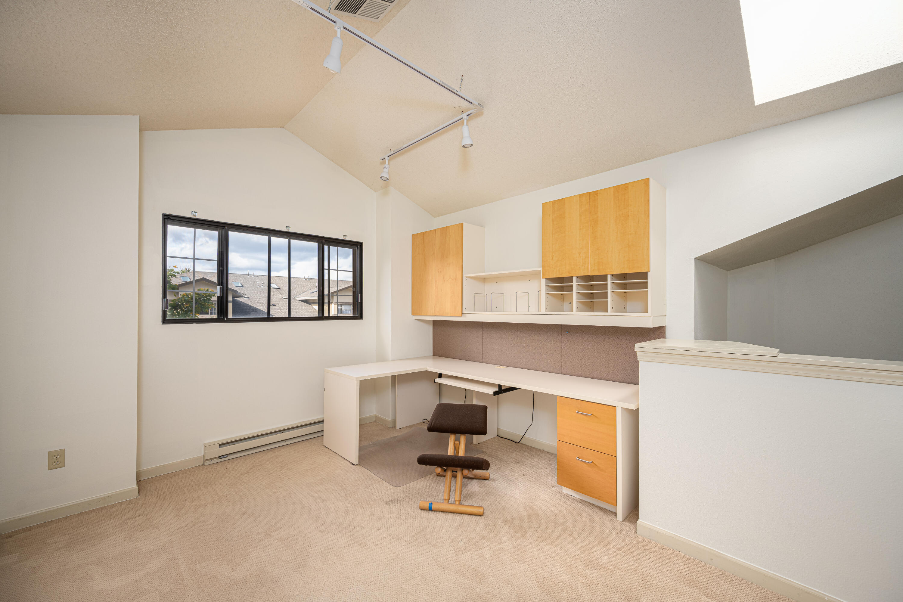 500 West Bender Road, Unit 27 Glendale, WI 53217 - Photo 14 of 33 Office w/Large Desk