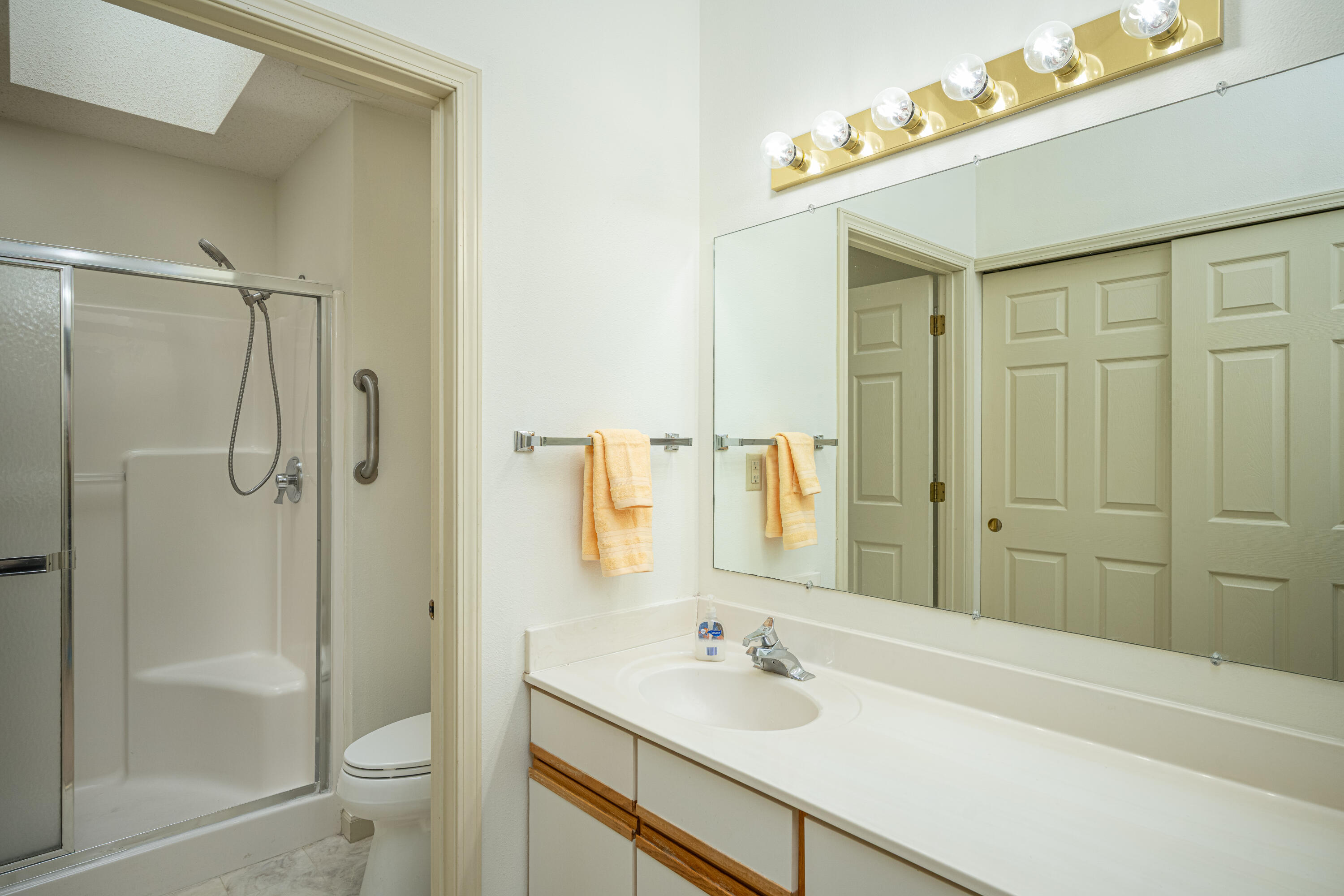 500 West Bender Road, Unit 27 Glendale, WI 53217 - Photo 19 of 33 En Suite Bath w//Shower