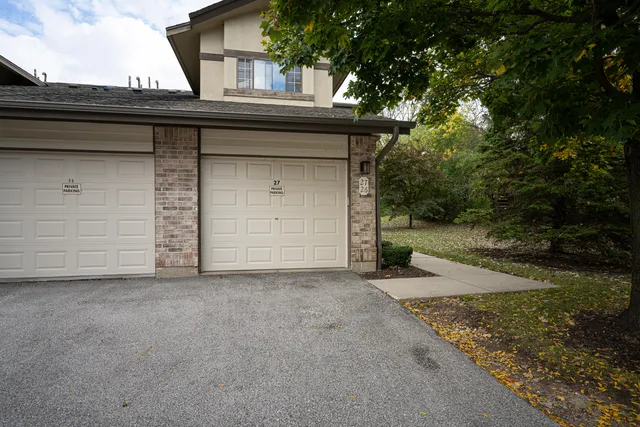 $252,555 | 500 West Bender Road, Unit 27, Glendale, WI 53217