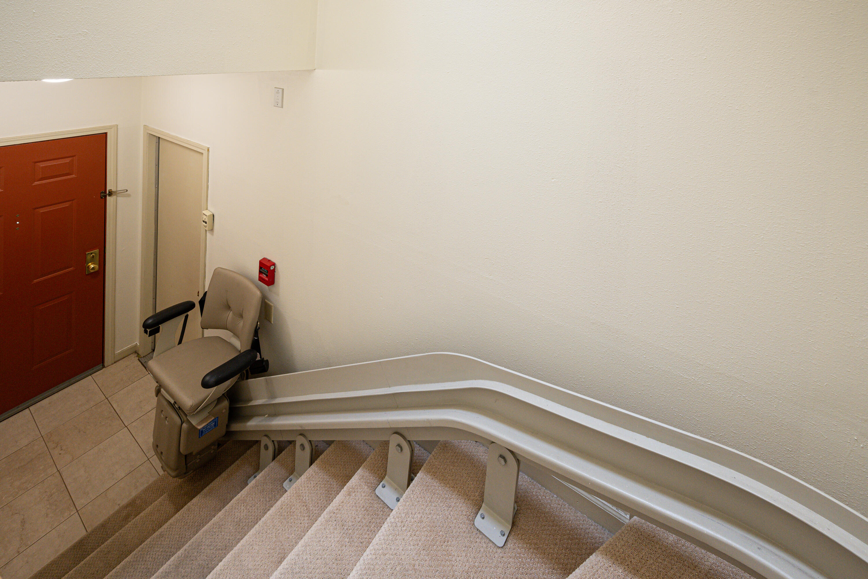 500 West Bender Road, Unit 27 Glendale, WI 53217 - Photo 30 of 33 Front Hallway