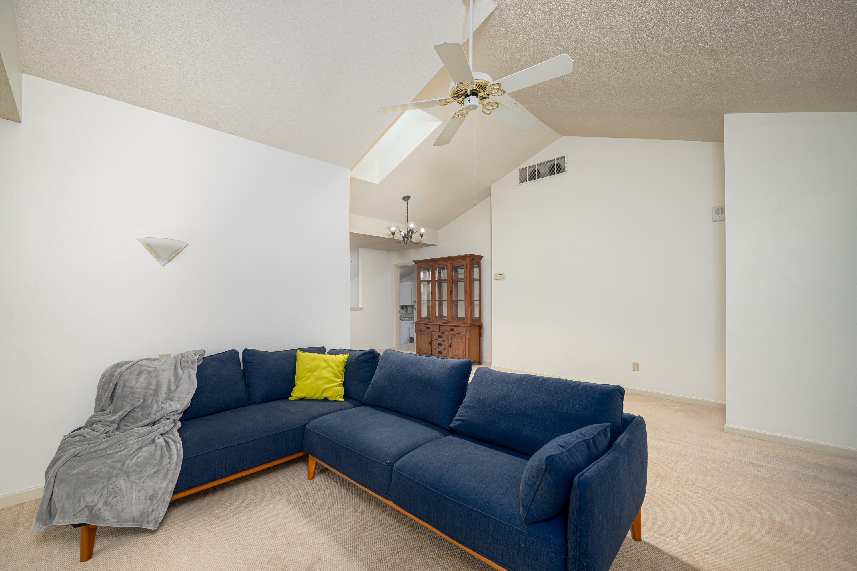 500 West Bender Road, Unit 27 Glendale, WI 53217 - Photo 4 of 33 Living Room
