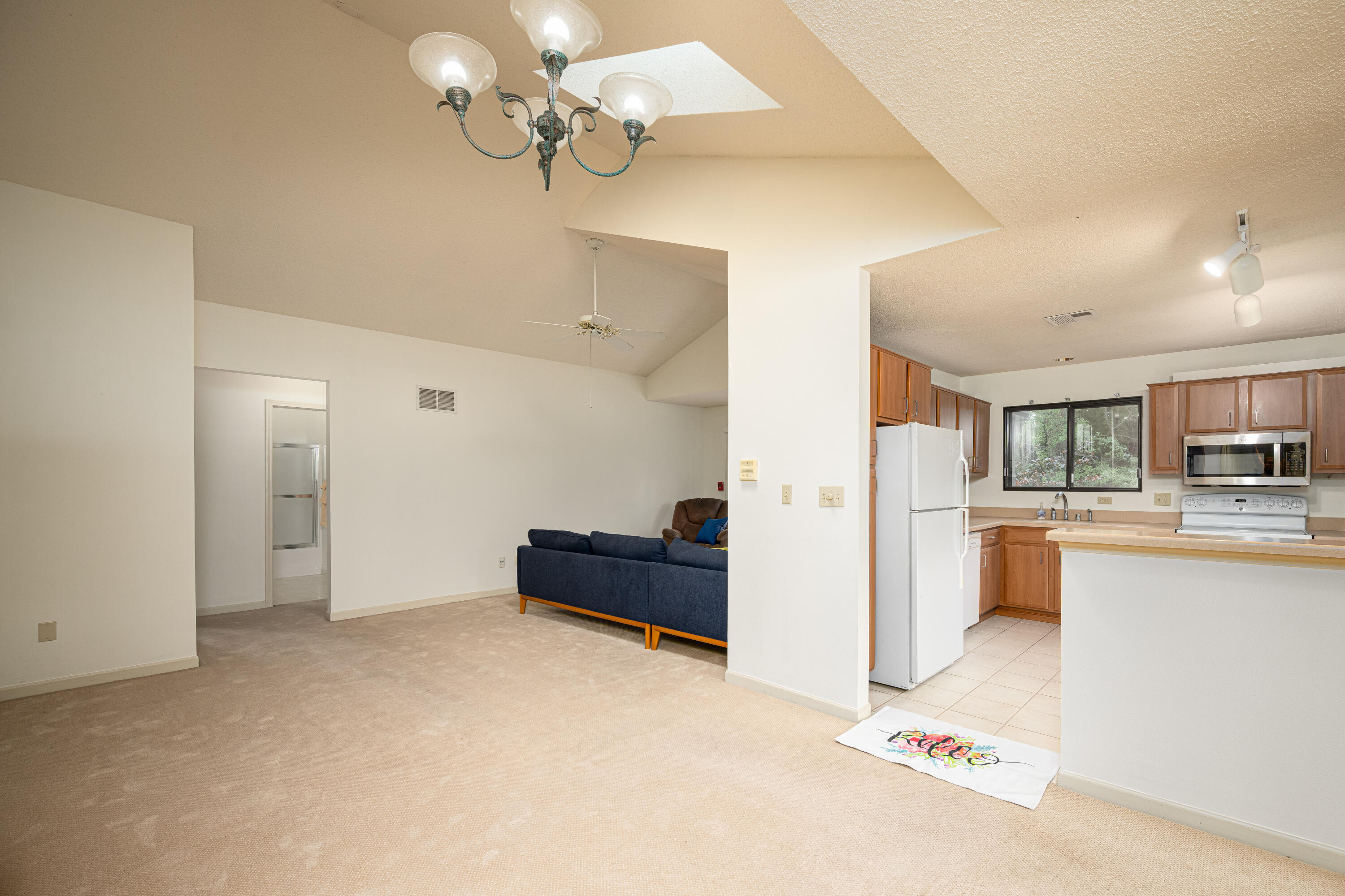 500 West Bender Road, Unit 27 Glendale, WI 53217 - Photo 7 of 33 Dining Room to Kitchen