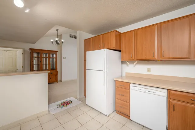 $252,555 | 500 West Bender Road, Unit 27, Glendale, WI 53217