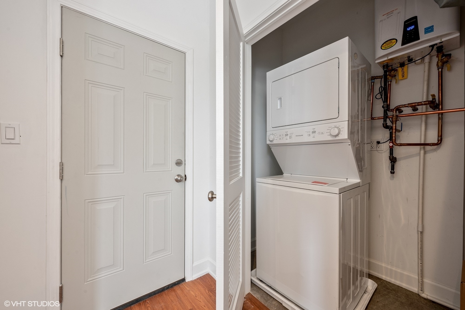 6036 North Broadway, Unit 3 Chicago, IL 60660 - Photo 16 of 17 a utility room with dryer and washer