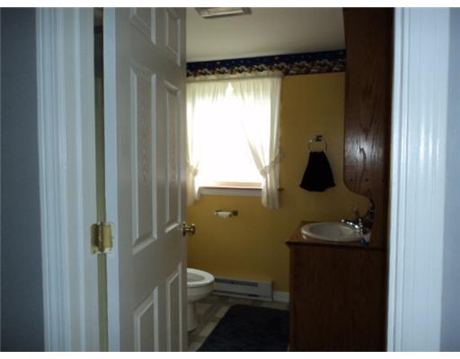 167 Benner Road Bristol, ME 04539 - Photo 9 of 13 Bathroom.