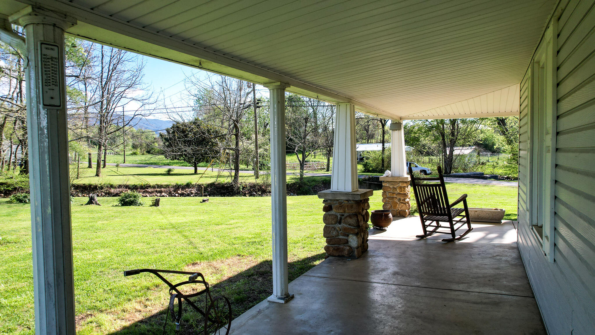 905 North Water Fork Road Greeneville, TN 37743 - Photo 5 of 57 Front Porch (2)