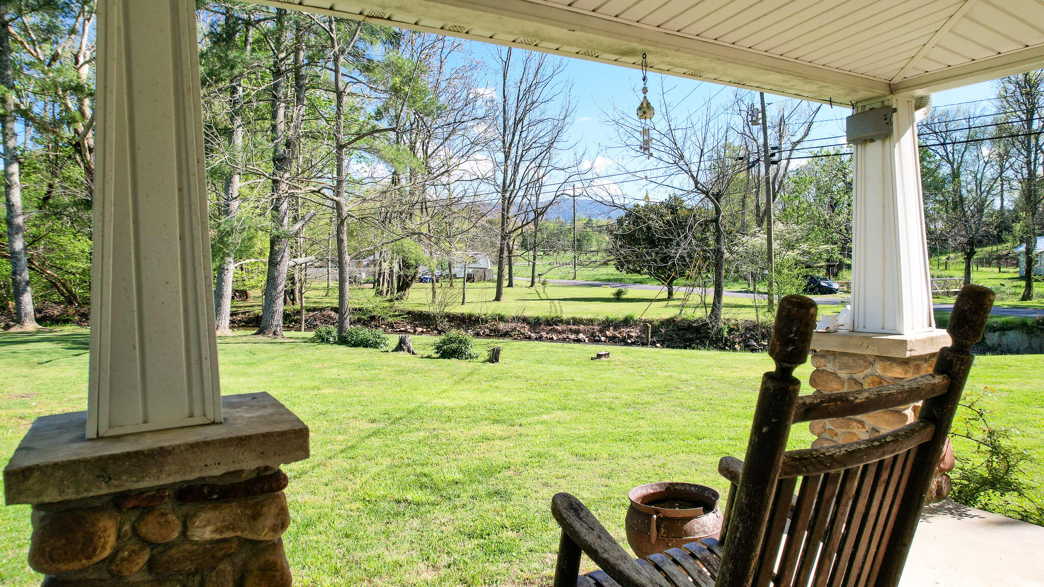 905 North Water Fork Road Greeneville, TN 37743 - Photo 6 of 57 Front Porch (3)