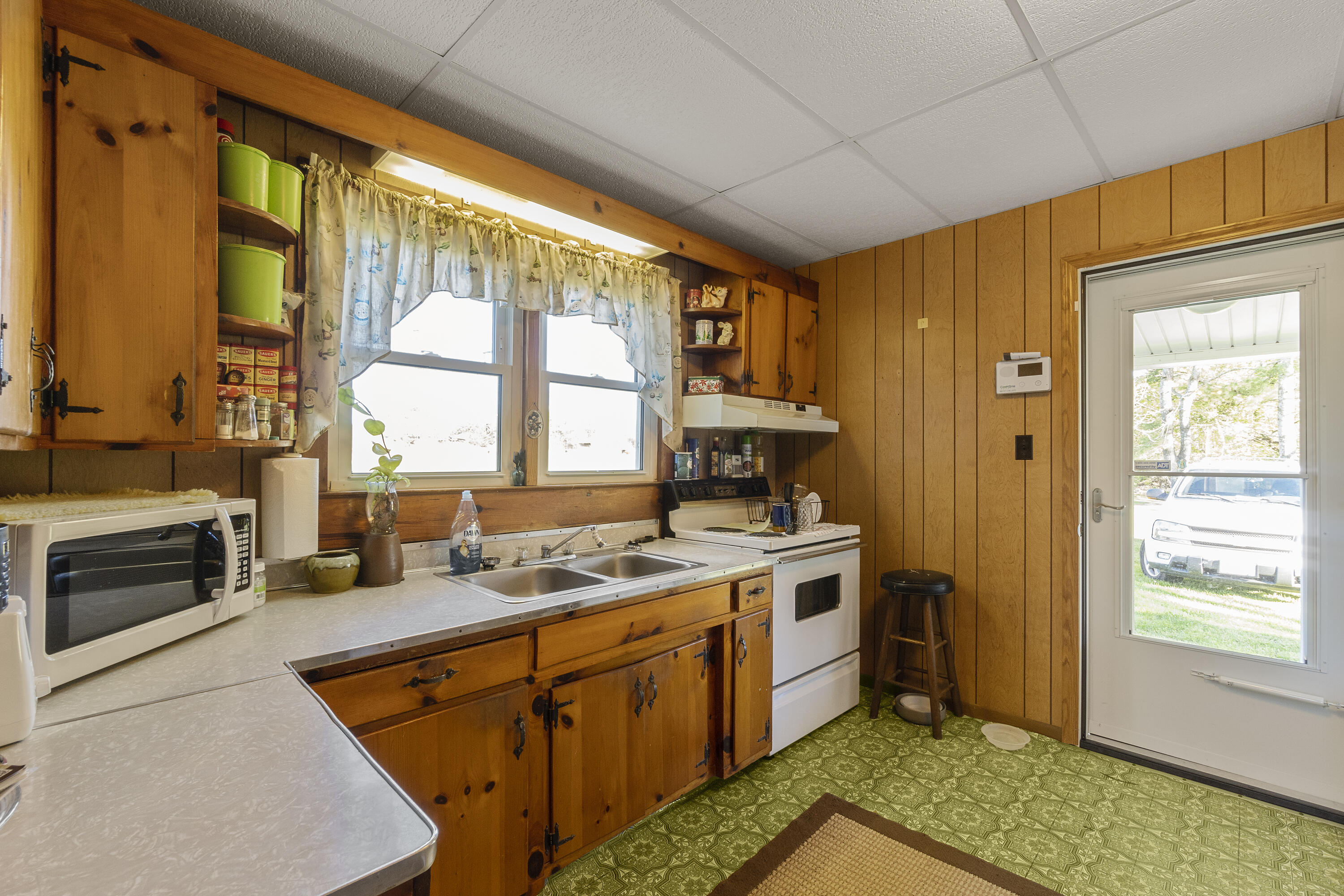 905 North Water Fork Road Greeneville, TN 37743 - Photo 10 of 57 Kitchen (2)