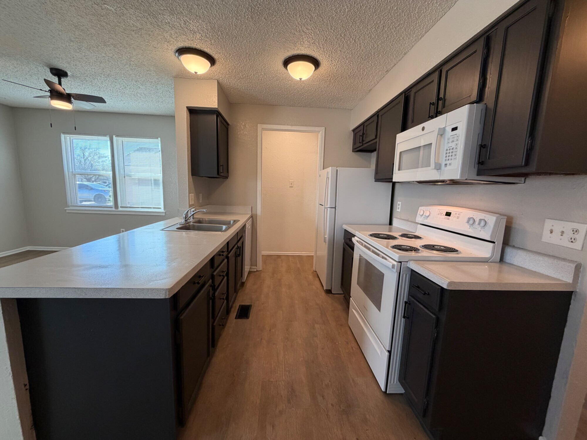 9604 Elgin Avenue, Unit B Lubbock, TX 79423 - Photo 5 of 13 IMG_7269