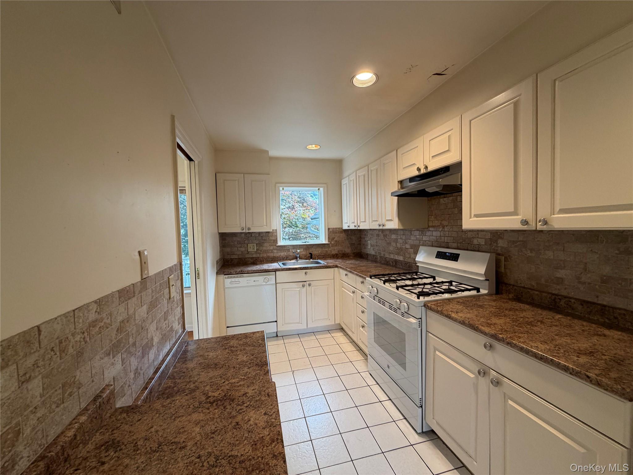 6 Cornell Place Rye, NY 10580 - Photo 5 of 17