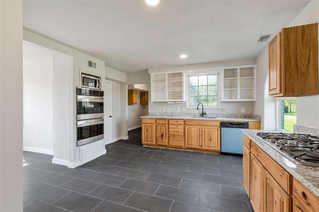 41 Kelsey Road Denison, TX 75021 - Photo 10 of 31 Large kitchen with room for an island.