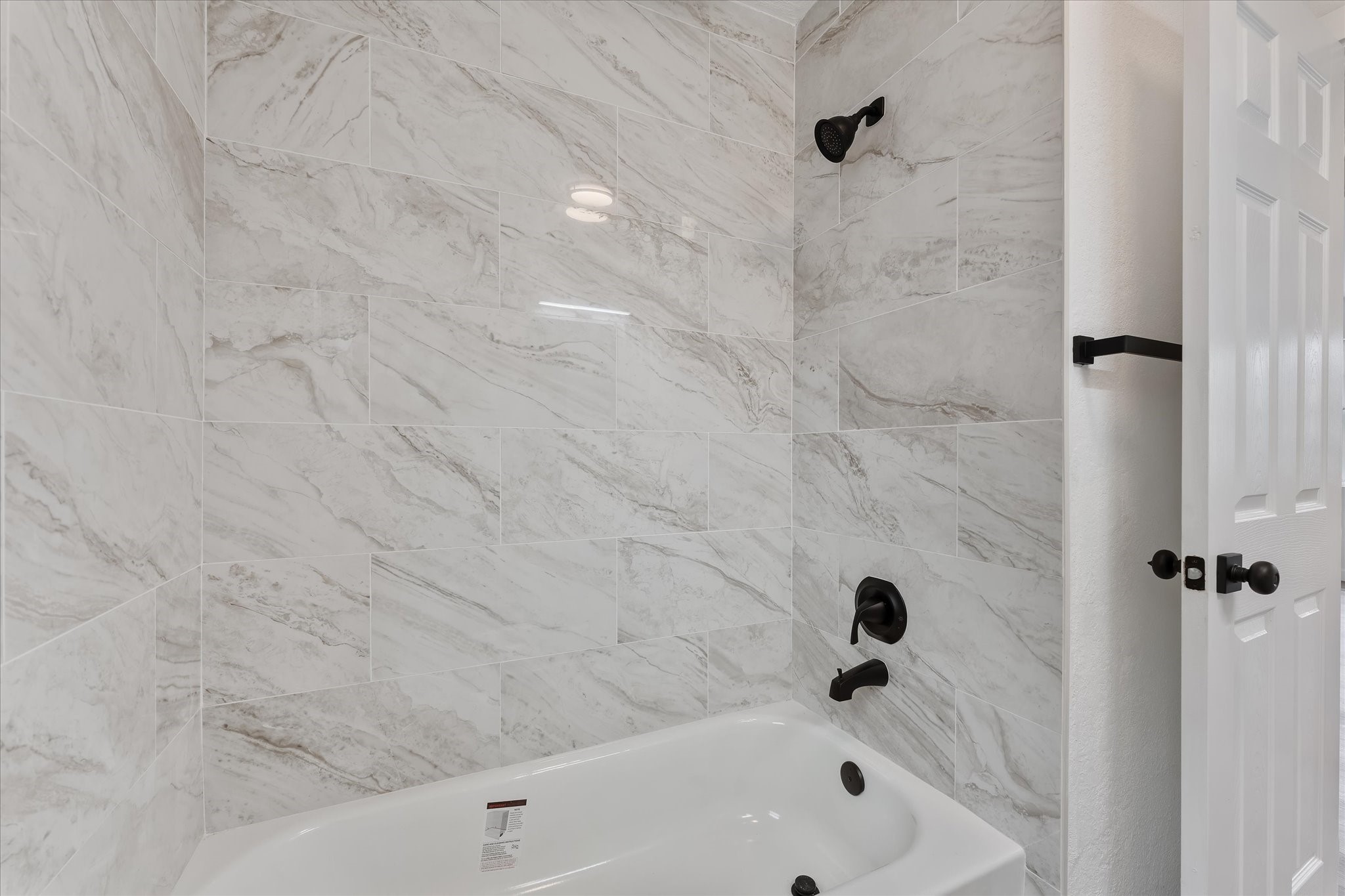 4915 Andrea Street Houston, TX 77021 - Photo 7 of 19 Primary bathroom with a shower/tub combo.