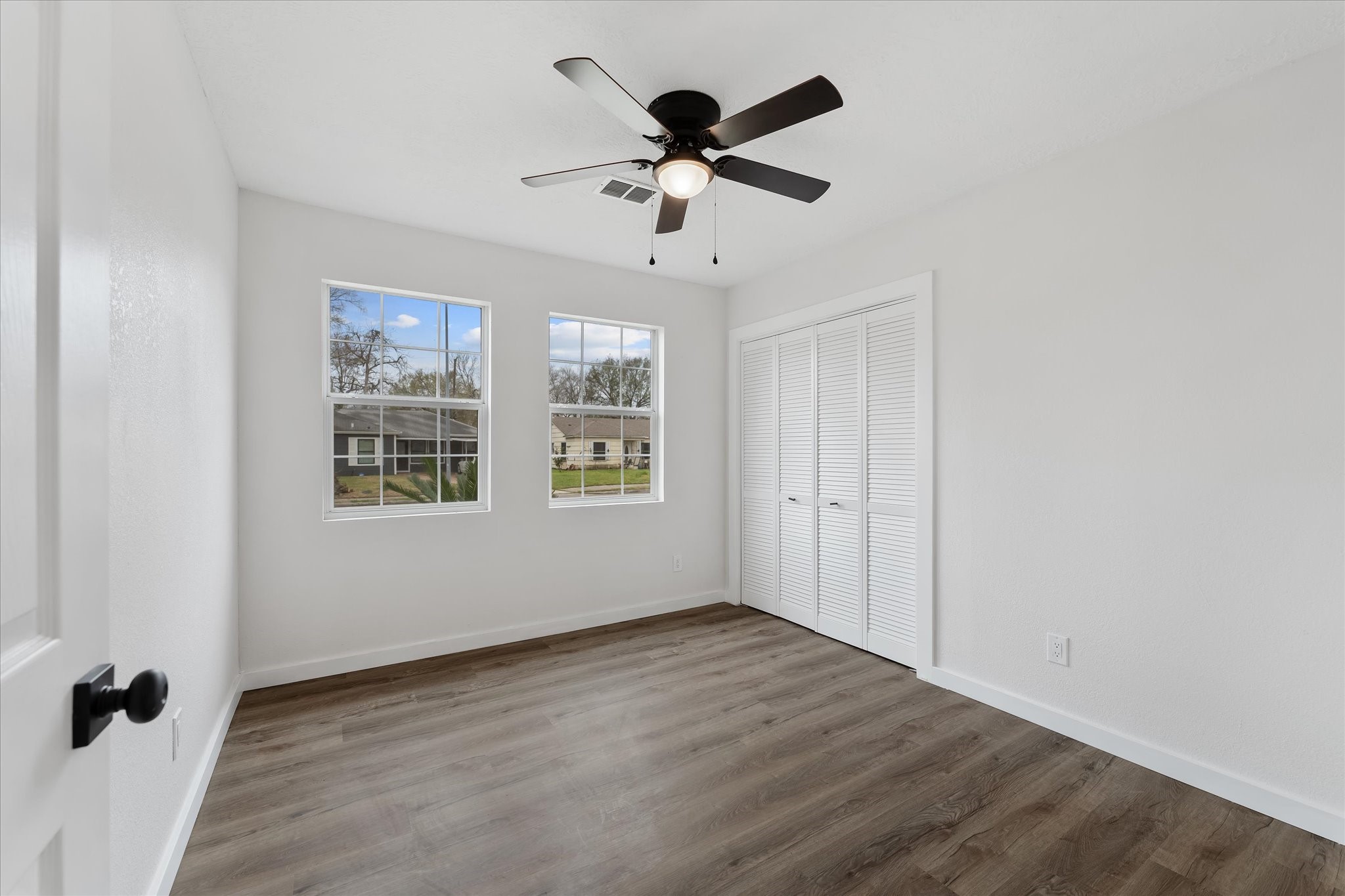 4915 Andrea Street Houston, TX 77021 - Photo 10 of 19 This can become a great secondary bedroom as it features a built-in closet, a ceiling fan, and a view straight to the front of the home.