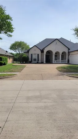 a house view with a outdoor space