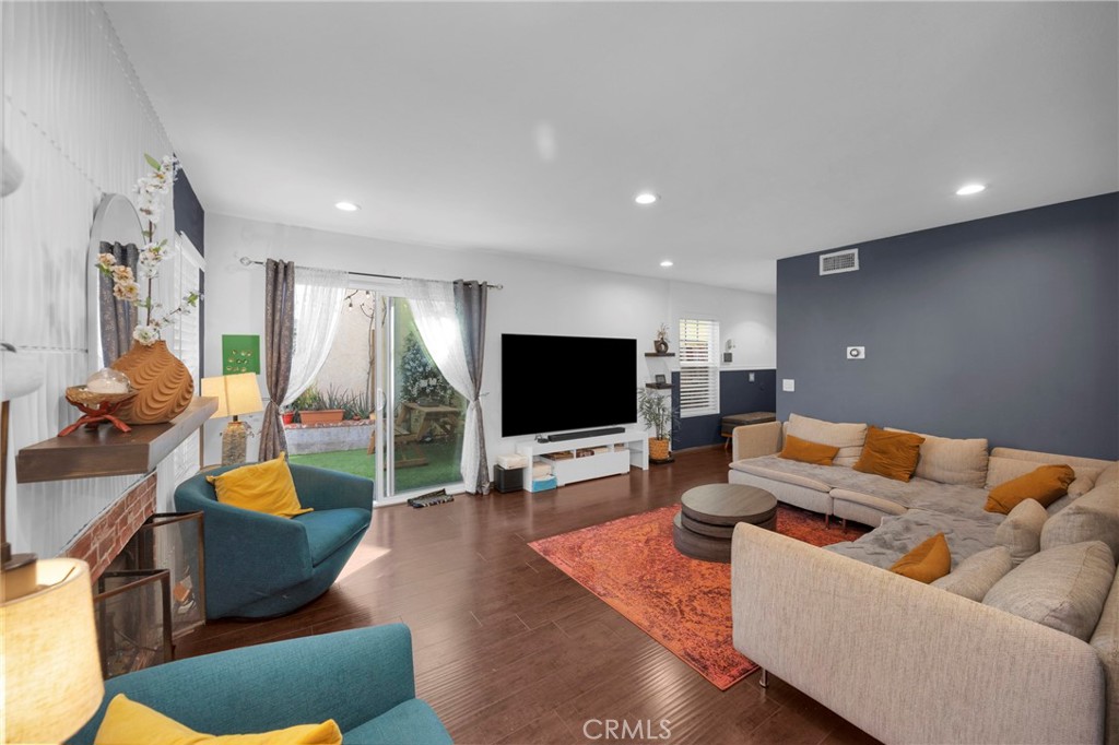 11522 Honeyglen Road, Unit 26 Pacoima, CA 91331 - Photo 6 of 26