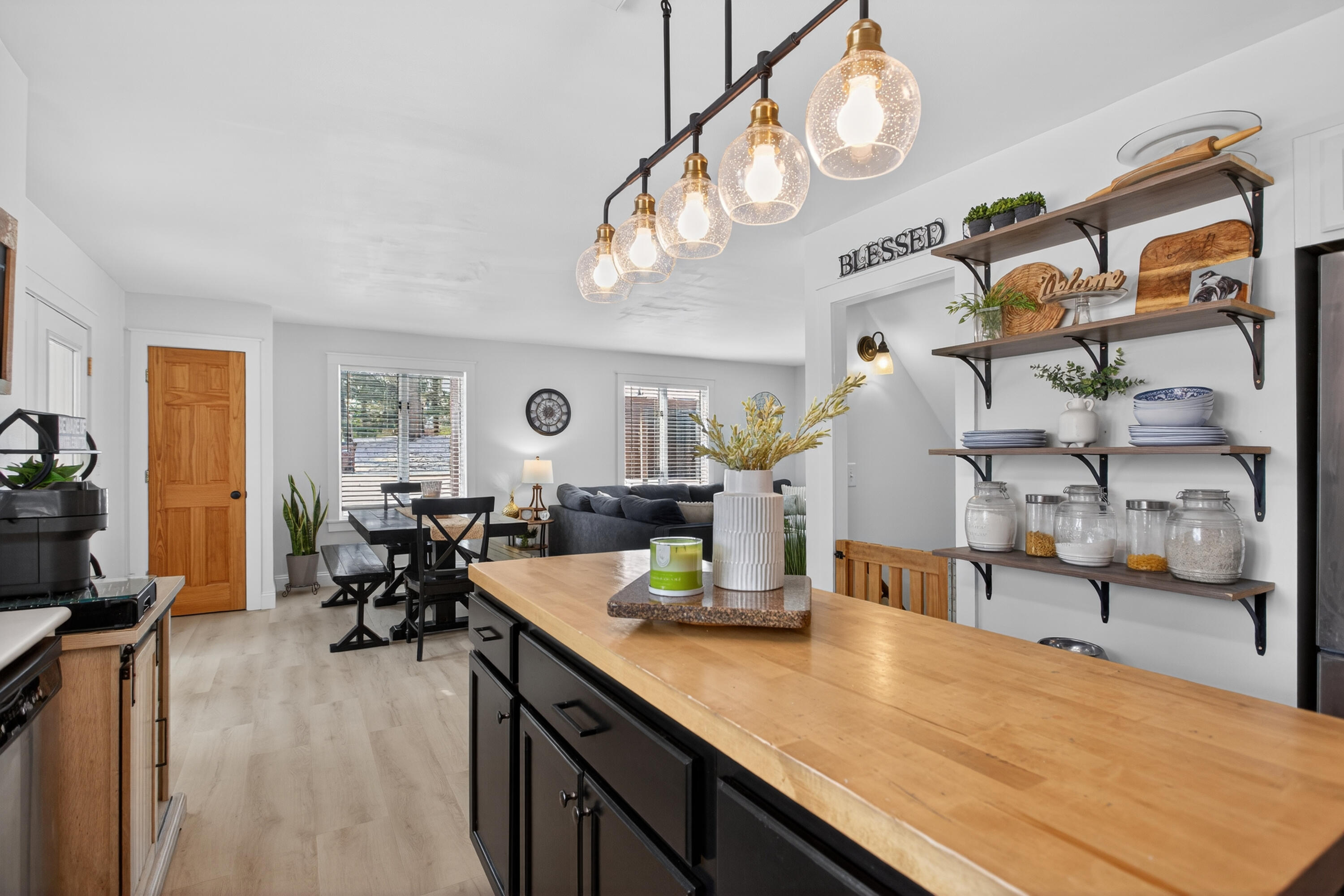 8900 County Farm Road Parma, MI 49269 - Photo 16 of 71 Open to dining