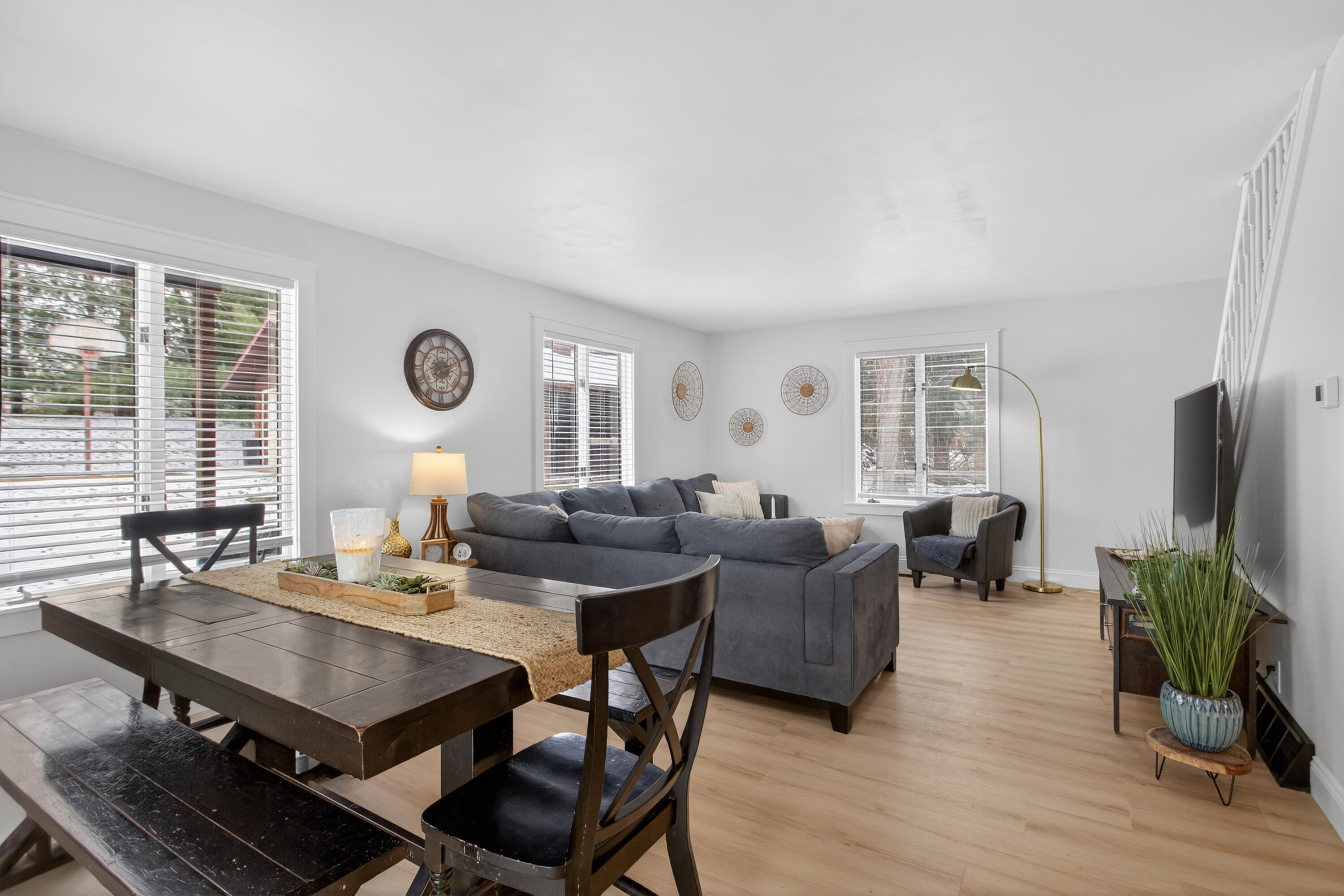 8900 County Farm Road Parma, MI 49269 - Photo 19 of 71 Spacious living room