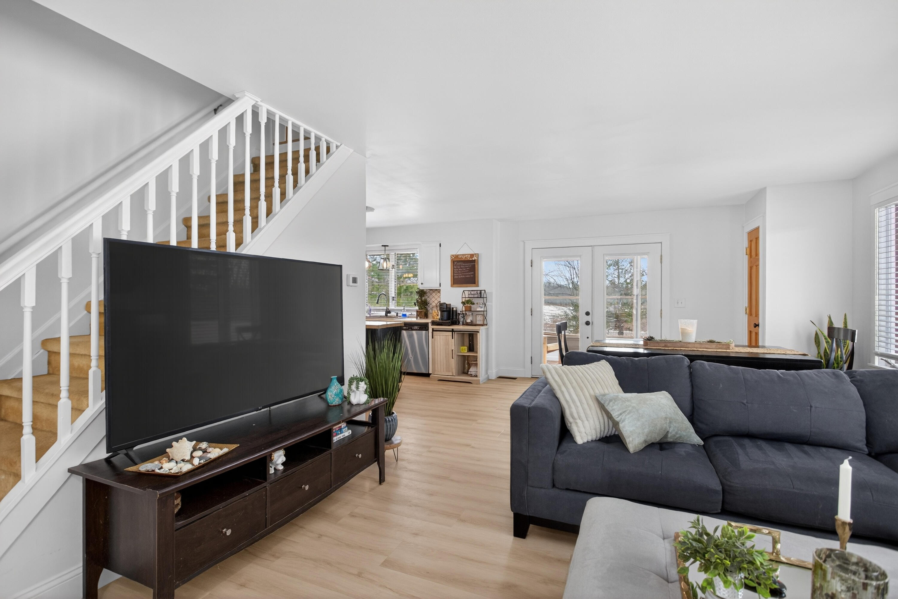 8900 County Farm Road Parma, MI 49269 - Photo 23 of 71 Living room