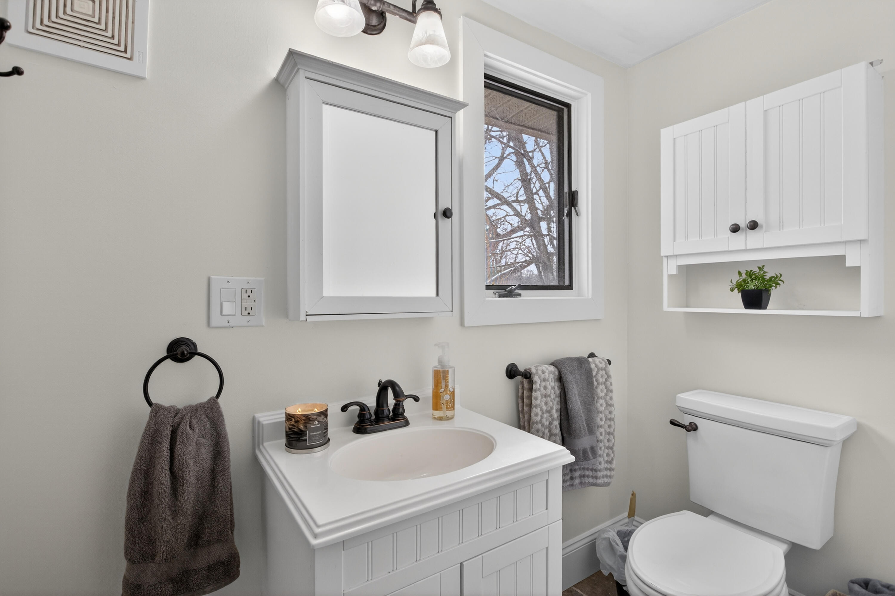 8900 County Farm Road Parma, MI 49269 - Photo 40 of 71 2nd full bath