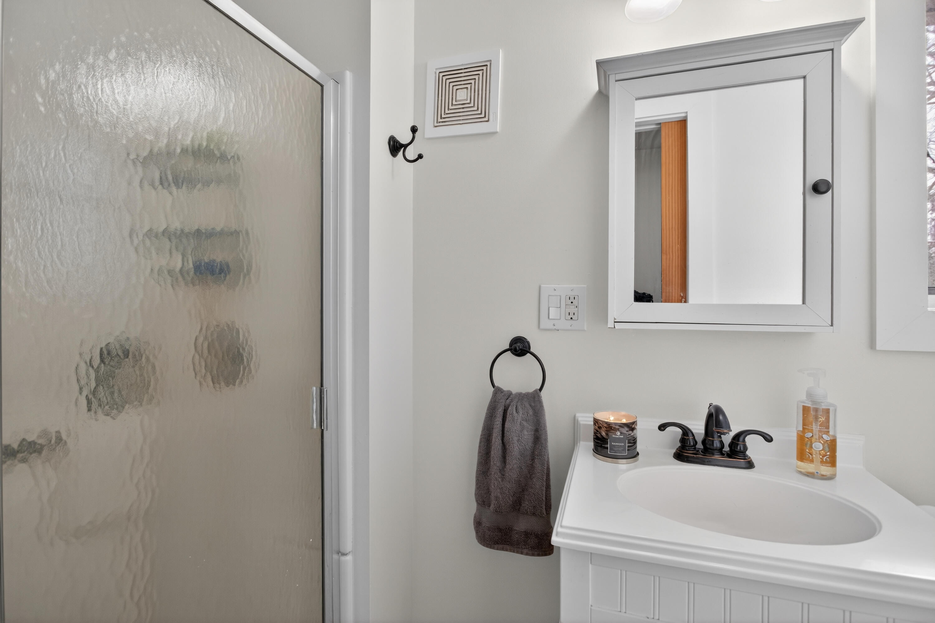 8900 County Farm Road Parma, MI 49269 - Photo 41 of 71 2nd full bath