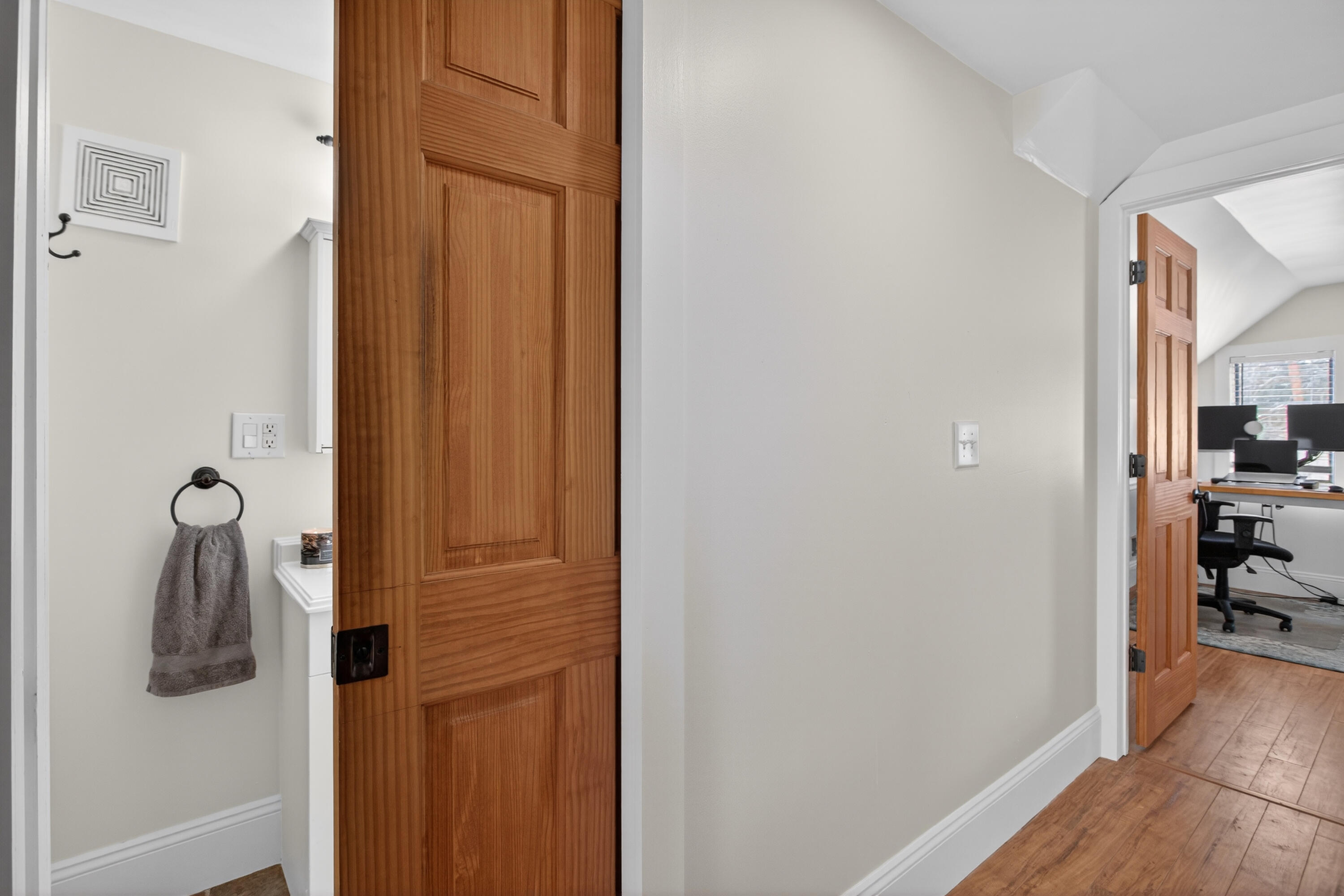 8900 County Farm Road Parma, MI 49269 - Photo 42 of 71 upper level hallway