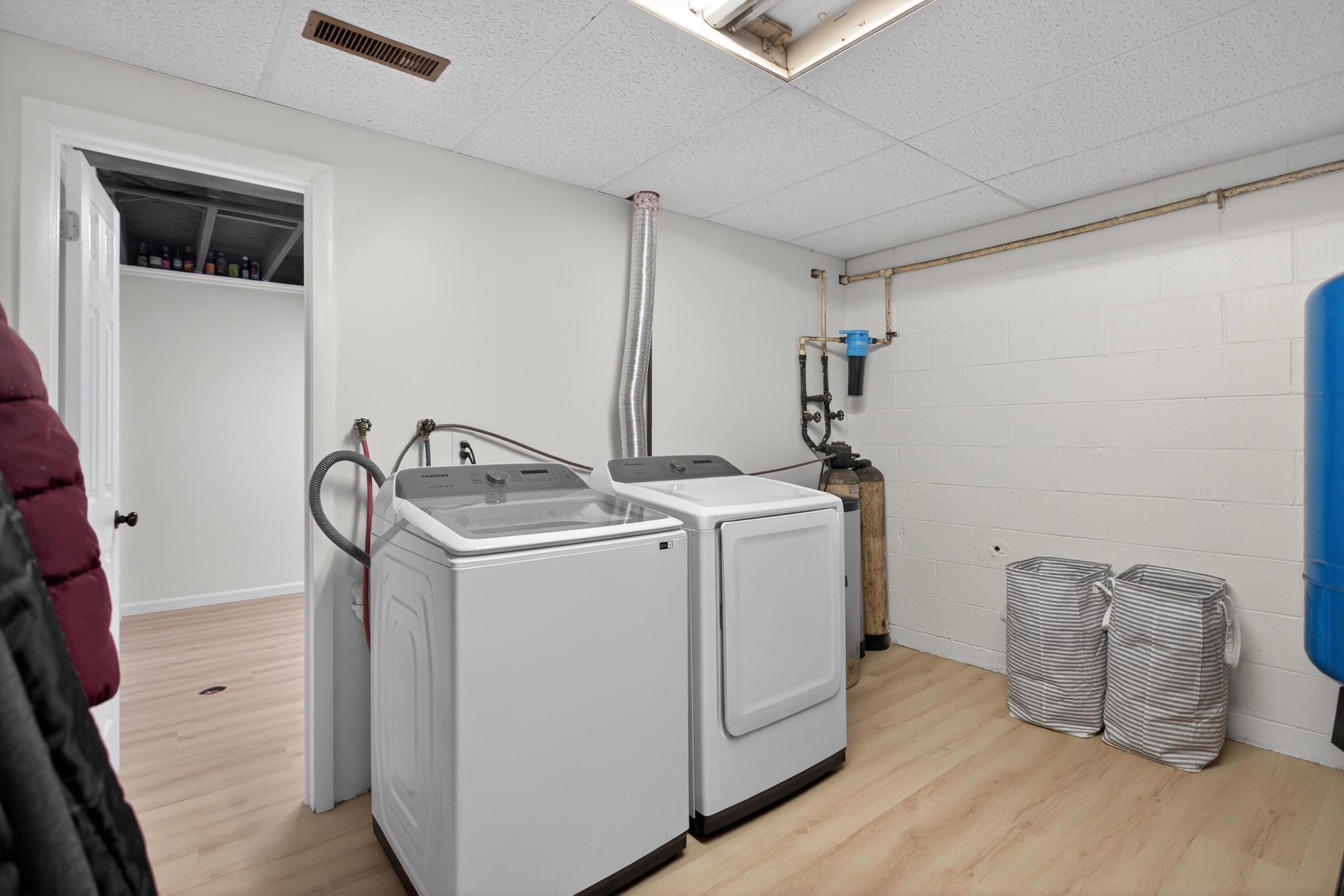 8900 County Farm Road Parma, MI 49269 - Photo 51 of 71 LL laundry