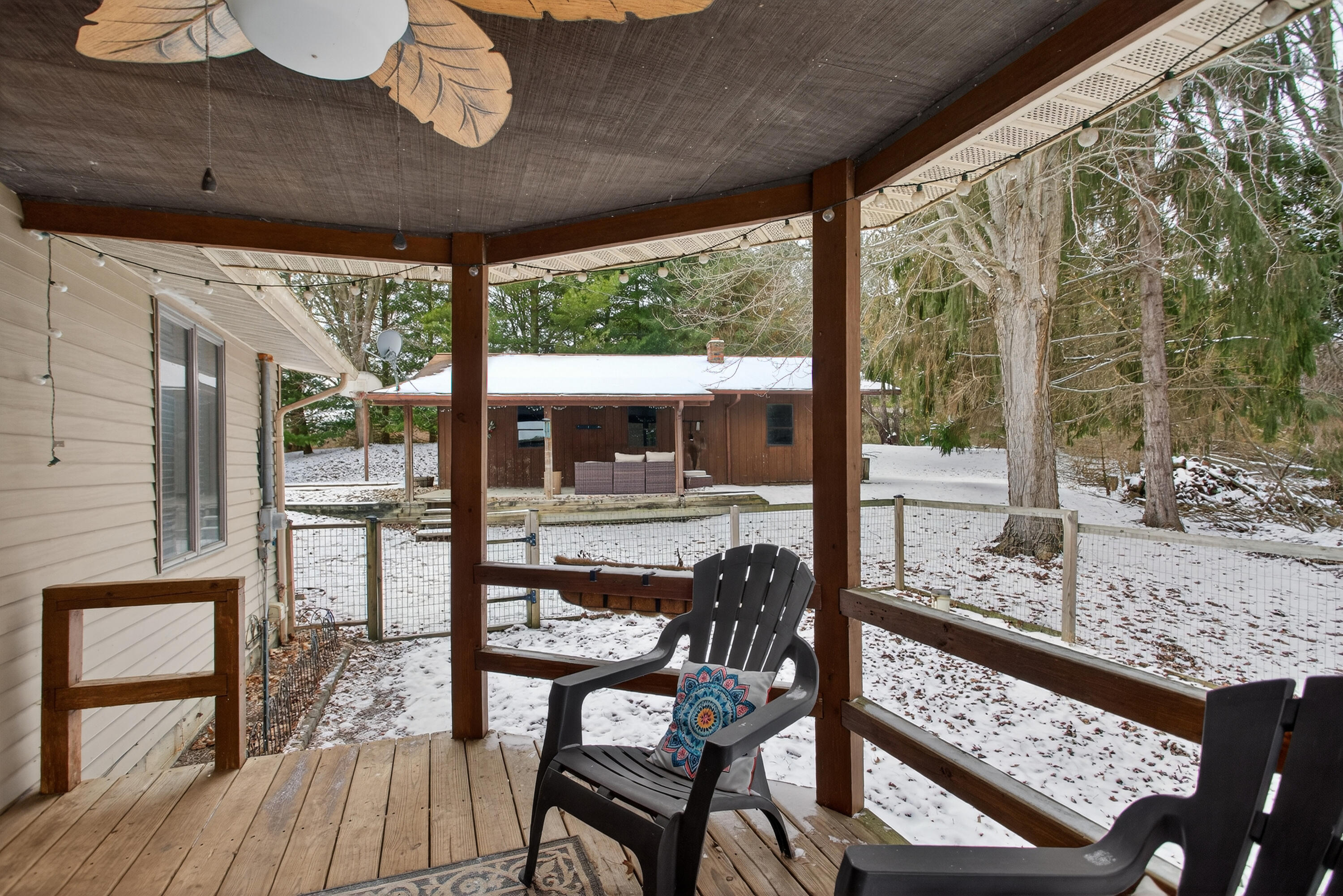8900 County Farm Road Parma, MI 49269 - Photo 58 of 71 Screened porch