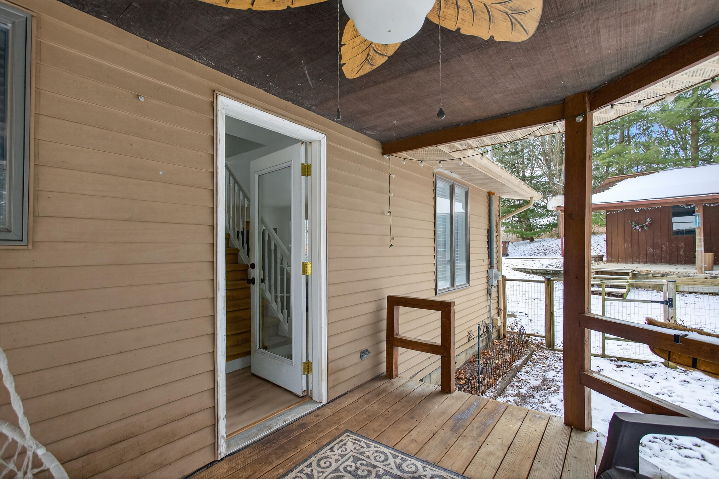 8900 County Farm Road Parma, MI 49269 - Photo 59 of 71 Screened porch
