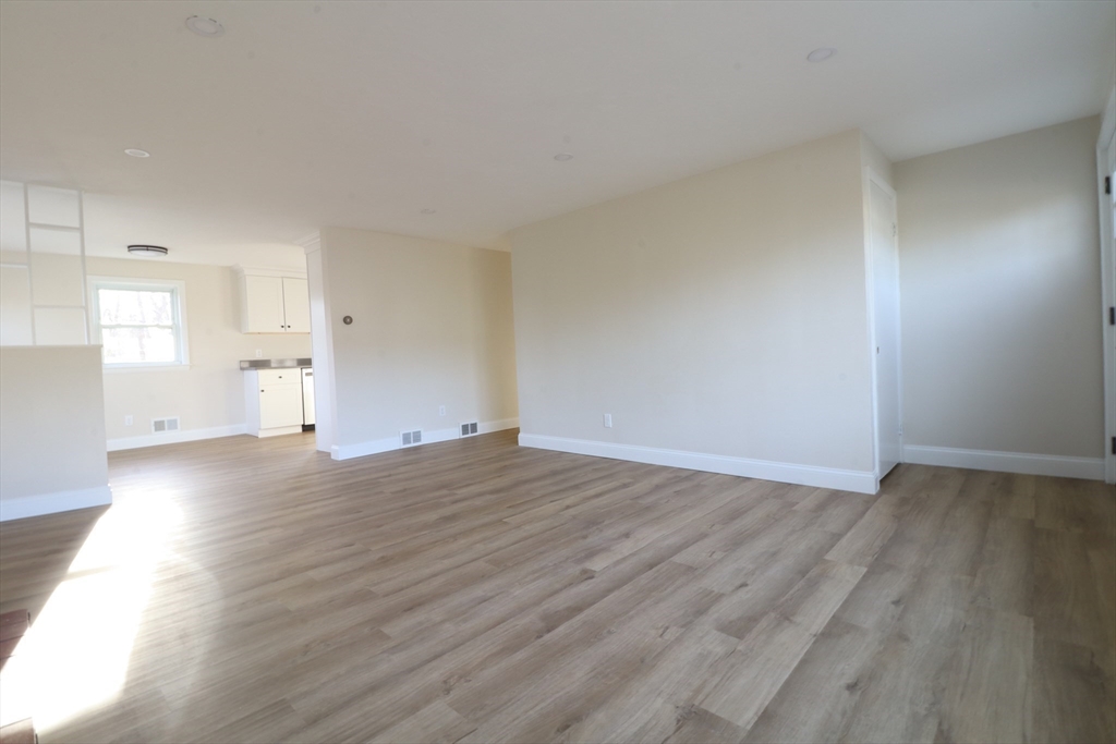 199 Framingham Road Marlborough, MA 01752 - Photo 6 of 21 Gallery Image 6