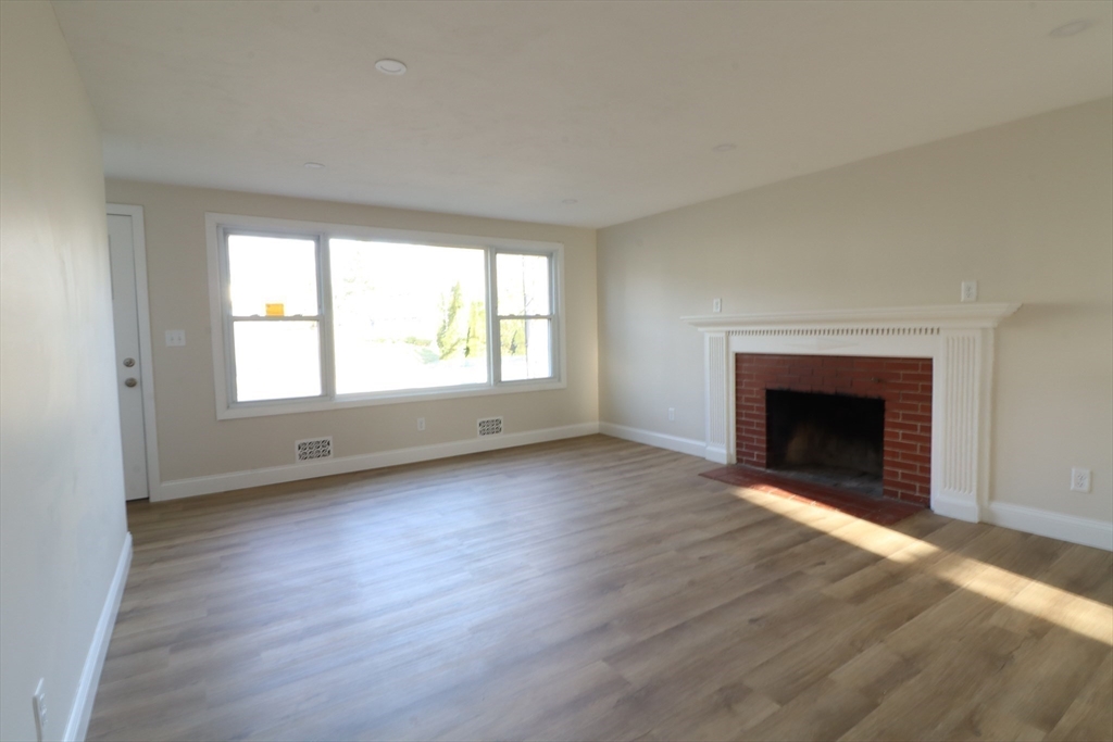 199 Framingham Road Marlborough, MA 01752 - Photo 7 of 21 Gallery Image 7