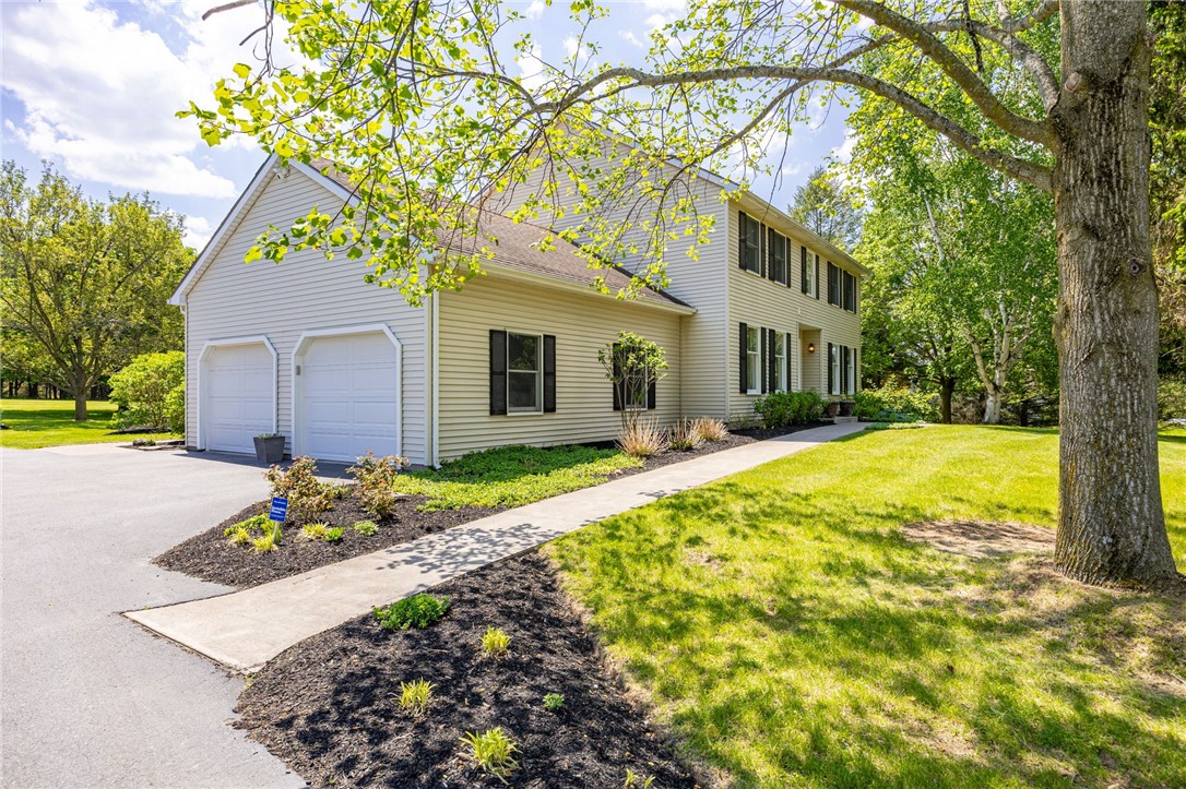 373 Parrish Road Honeoye Falls, NY 14472 - Photo 4 of 50