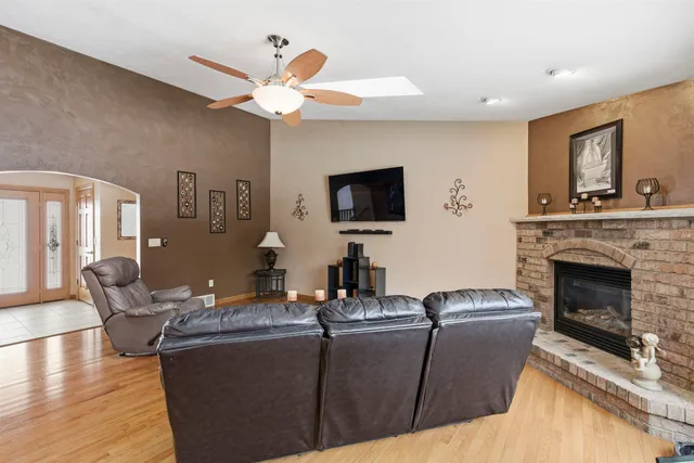 $549,900 | W5946 Sweet Pea Drive, Appleton, WI 54915