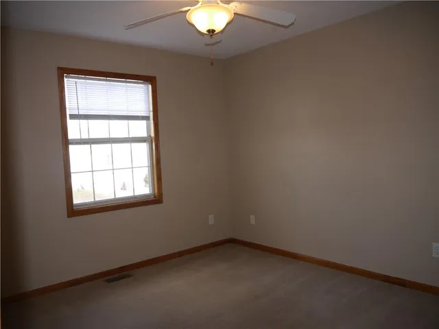 $325,000 | 809 Stratford Drive, Raymore, MO 64083